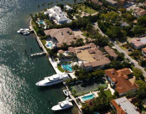 750 LAKE Drive — photo 1