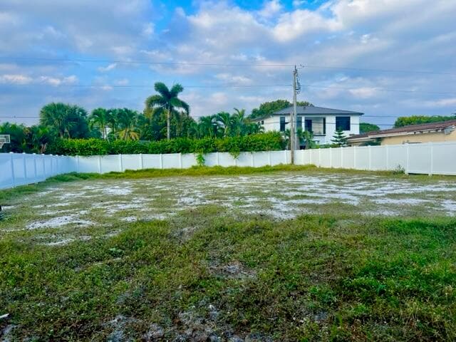 231 Forest Hill Boulevard — photo 1