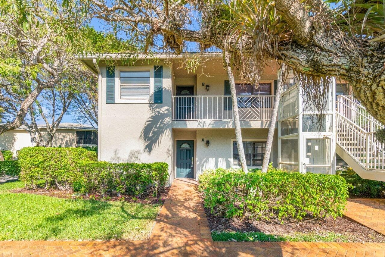 48 Stratford Lane A — photo 1