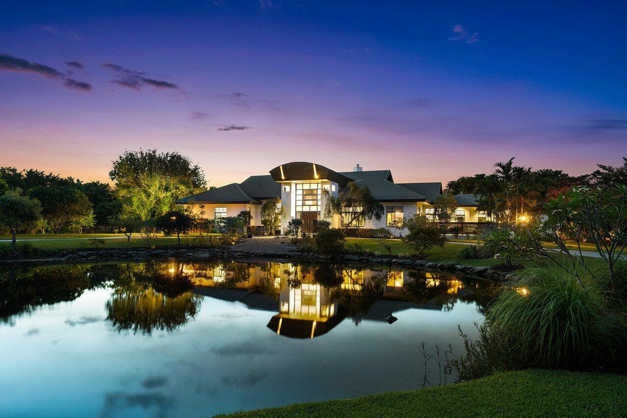 8549 Surrey Lane — photo 1