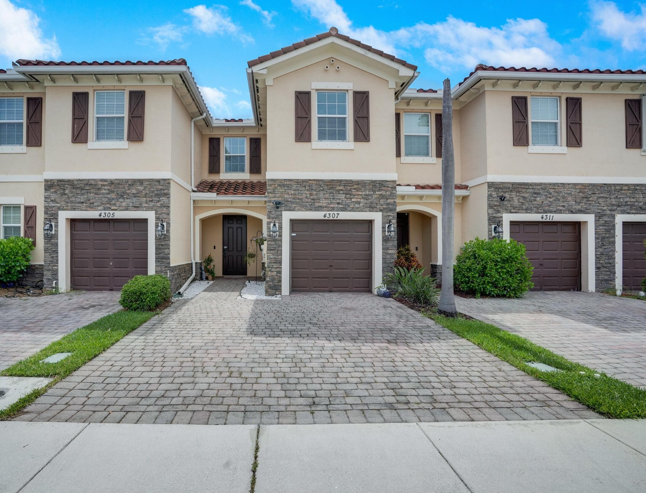 4307 Chalmers Lane — photo 1