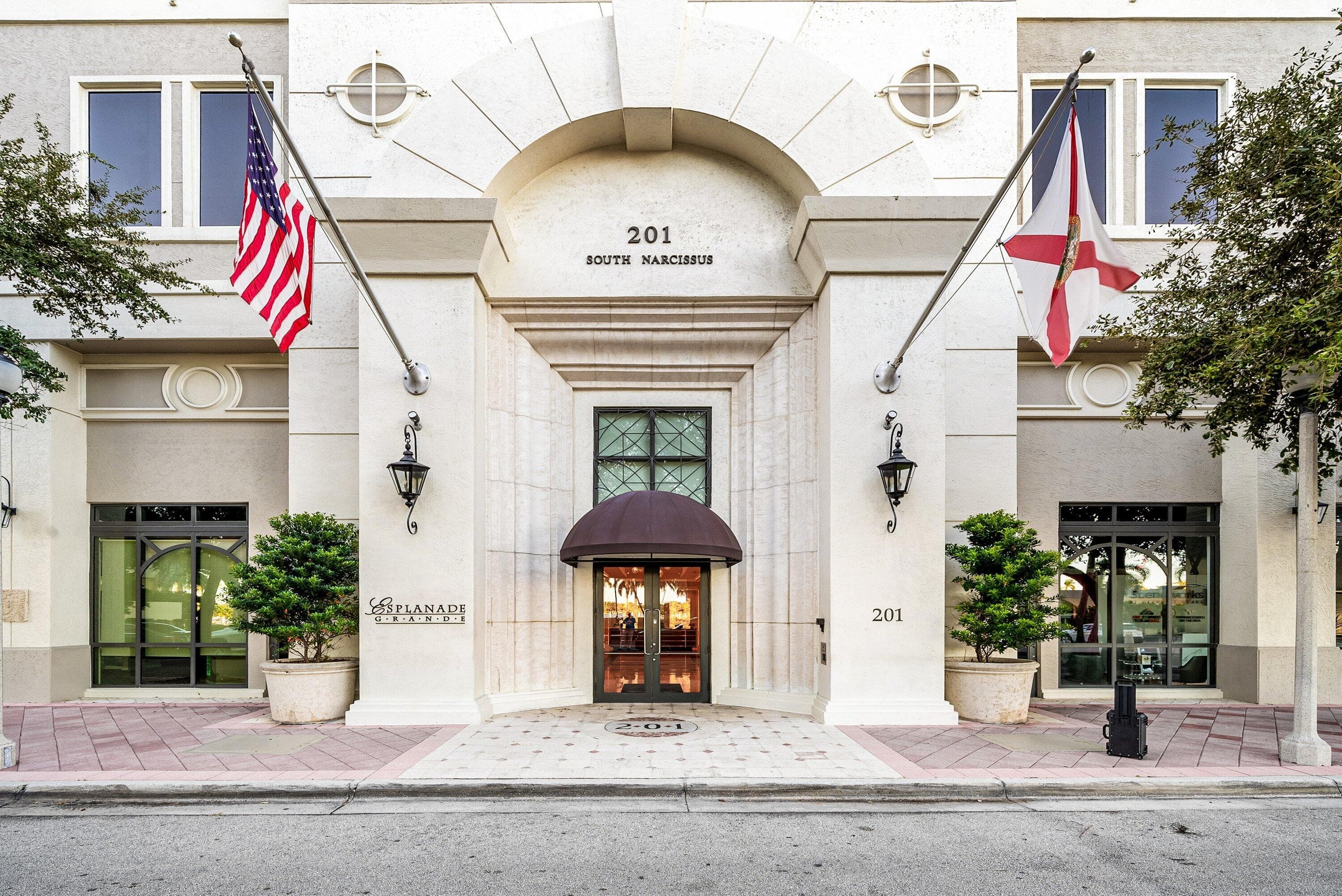 201 S Narcissus Avenue 1002 — photo 1