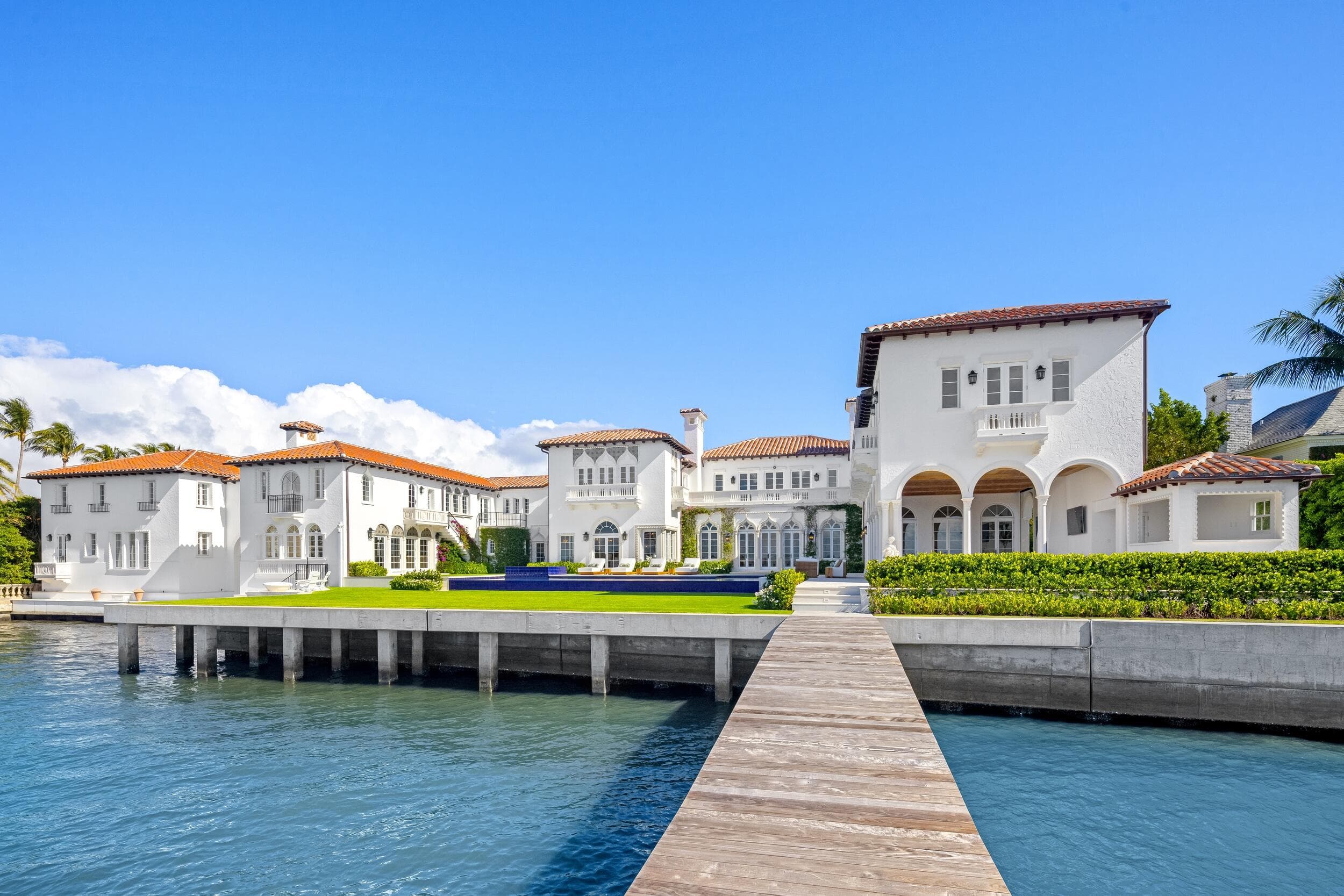 800 S County Road — photo 1