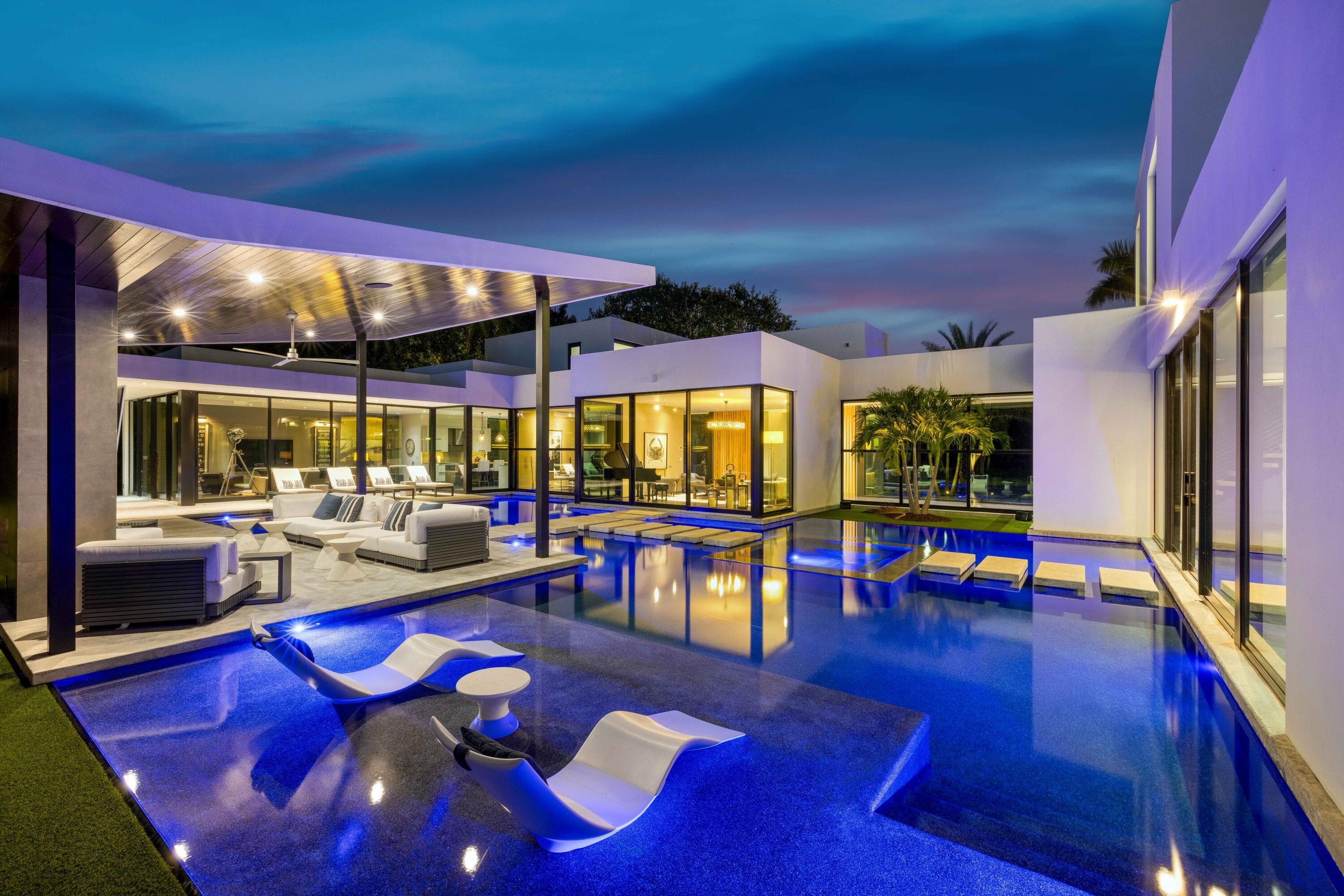 12 N Beach Road — photo 1