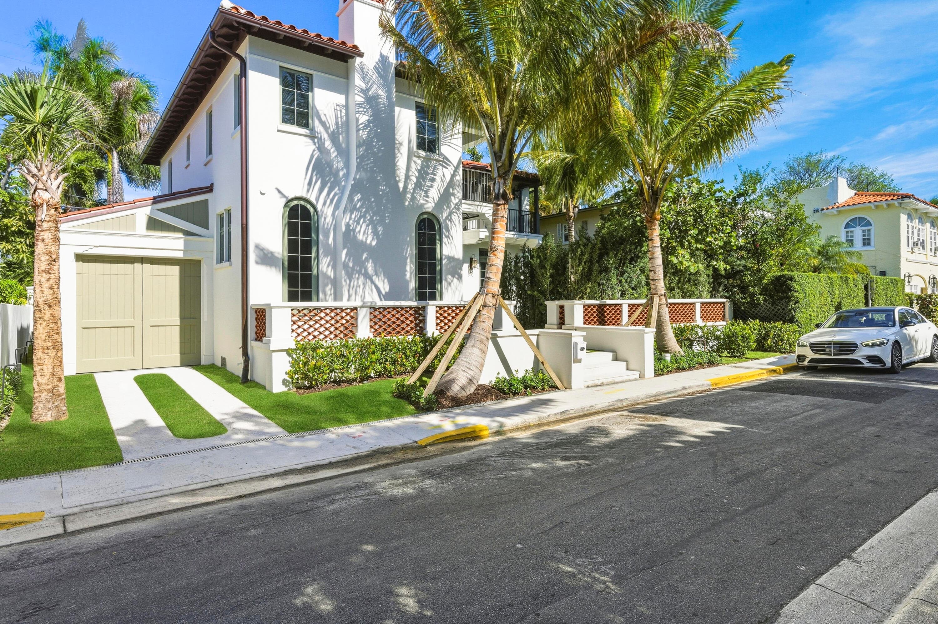 259 Oleander Avenue — photo 1