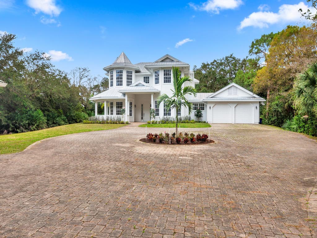 1001 SE Ranch Road — photo 1