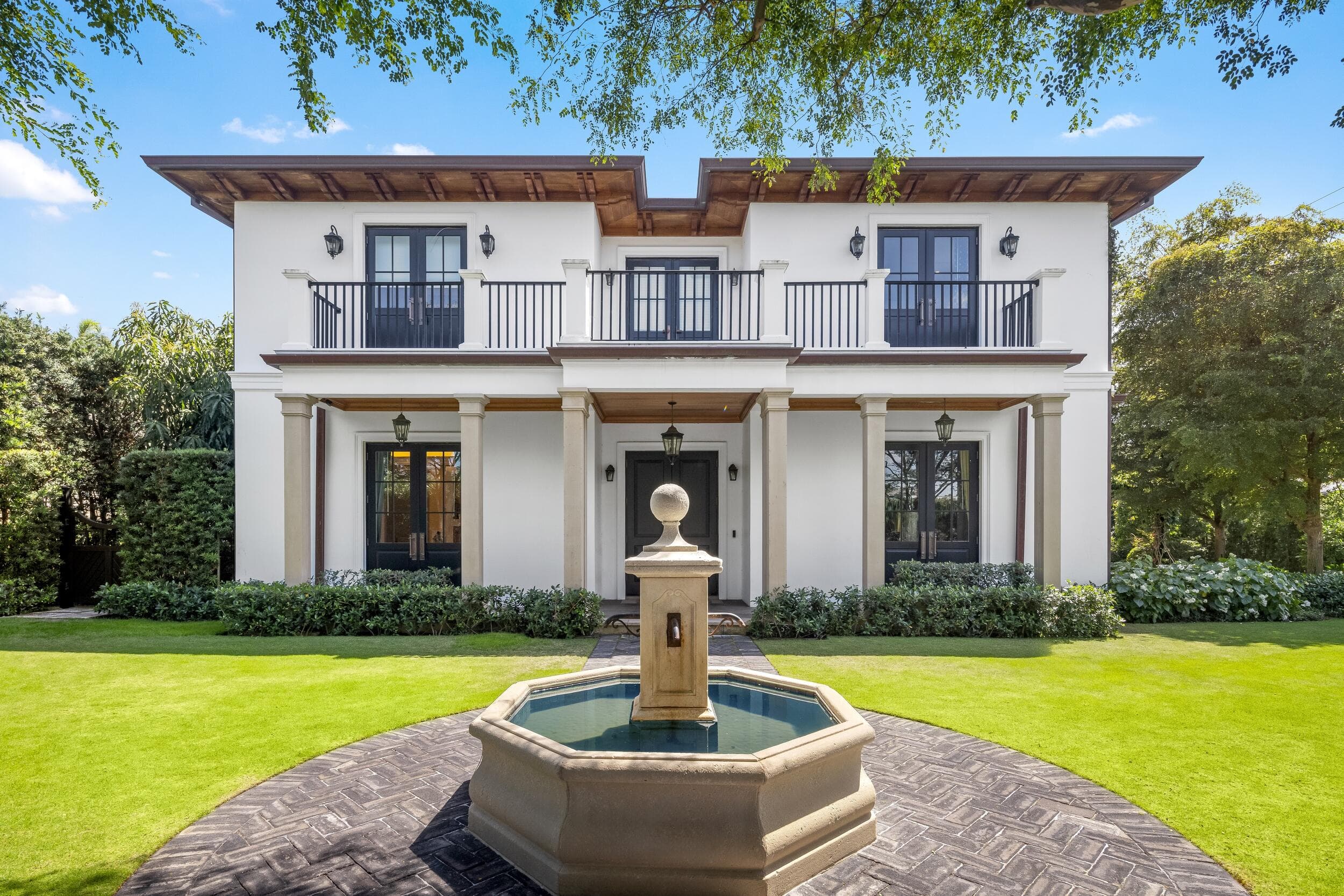 1053 N Lake Way — photo 1