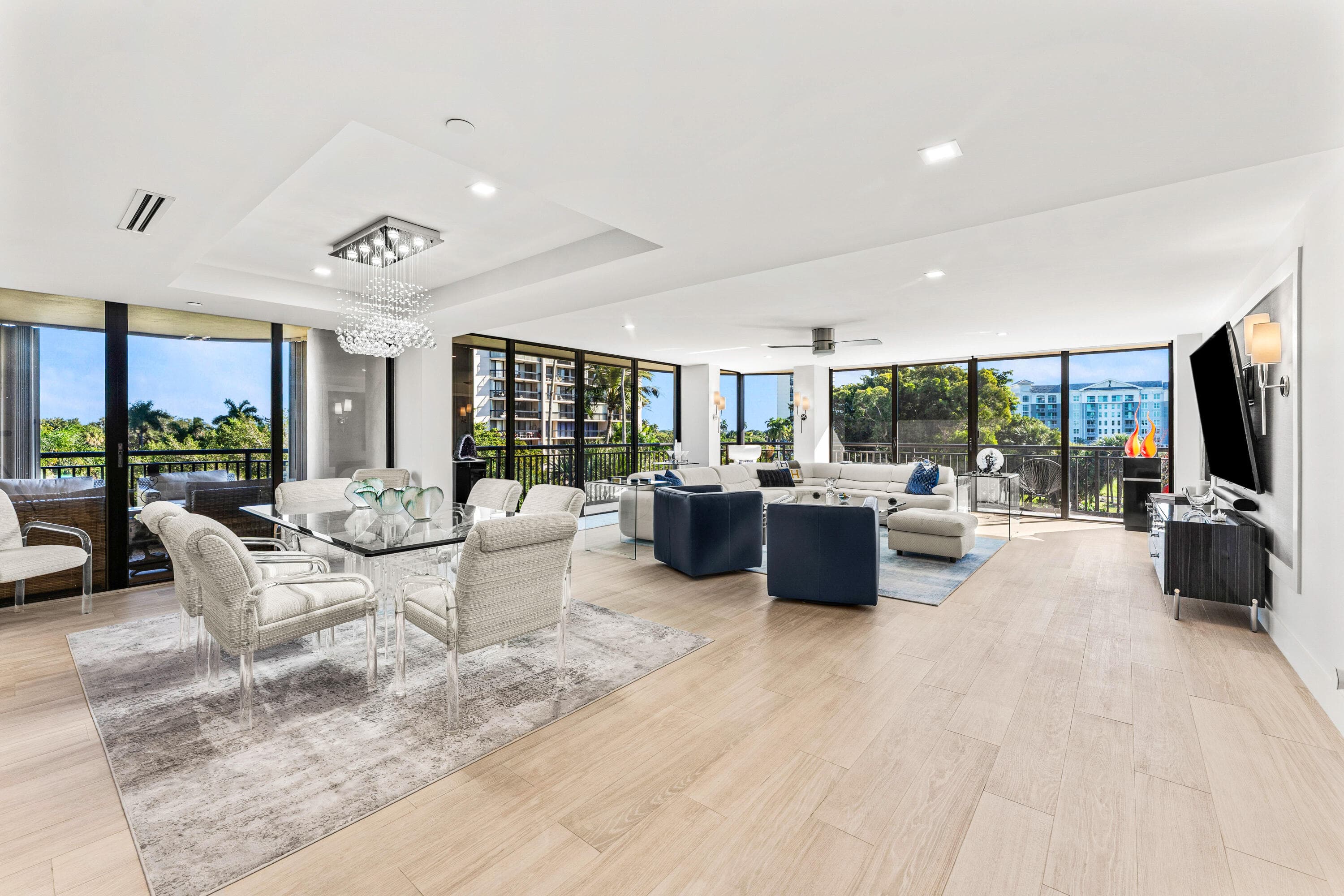 2427 Presidential Way 404 — photo 1