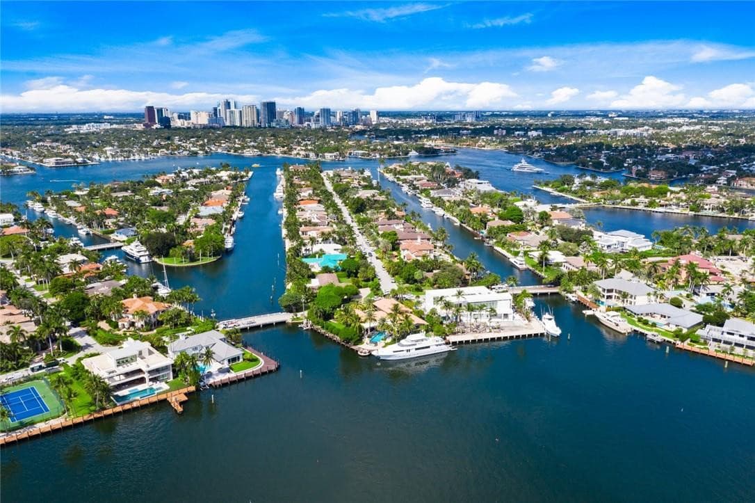 1400 W Lake Drive — photo 1