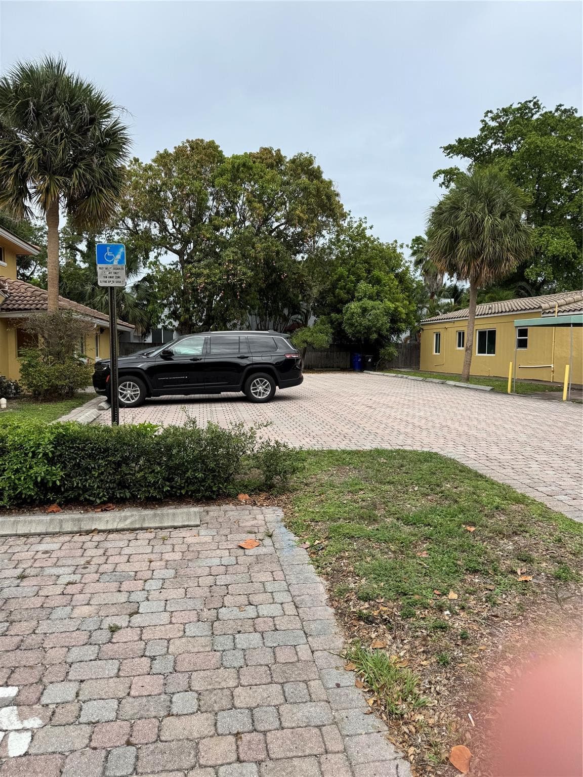 1852 SE 1st Avenue — photo 1