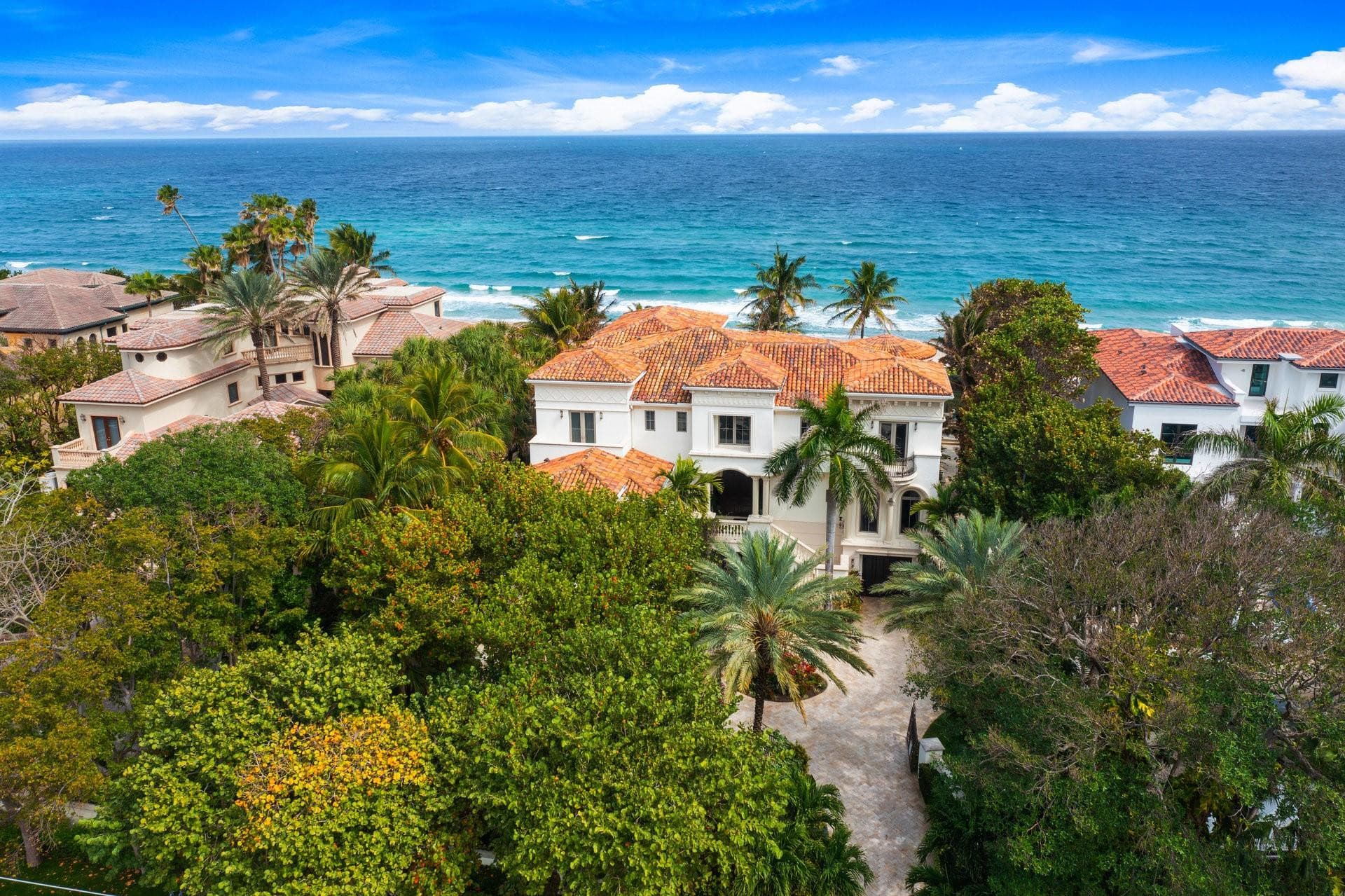 1011 Hillsboro Mile — photo 1