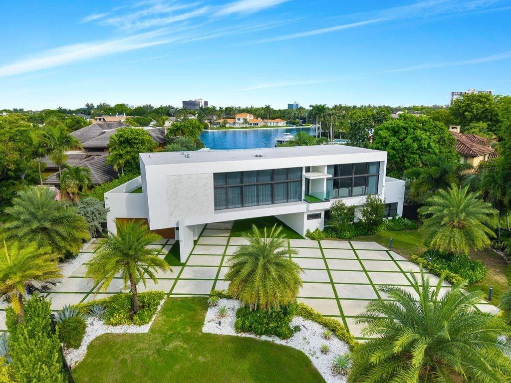 19 Gatehouse Road — photo 1