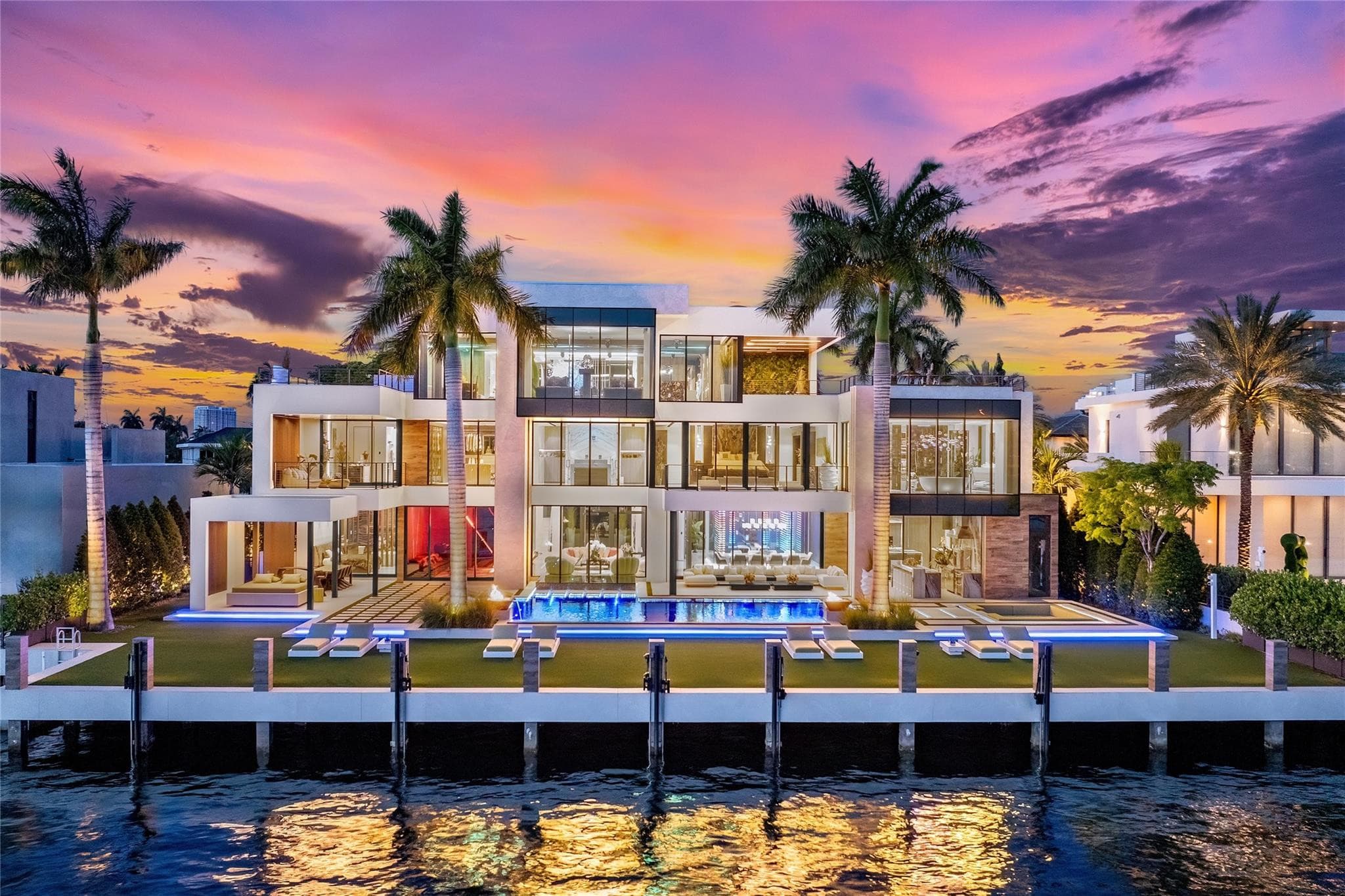 2406 Laguna Drive — photo 1