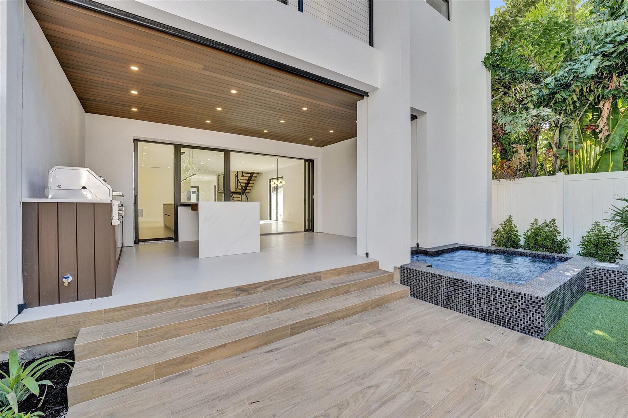 1525 NE 15th Avenue — photo 1