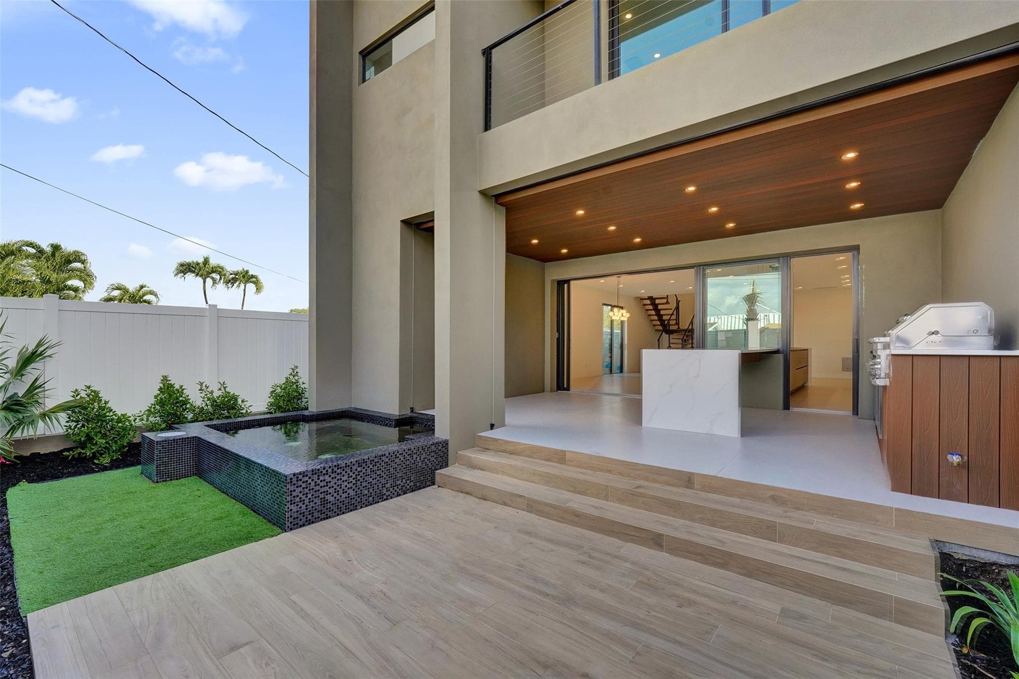 1527 NE 15th Avenue — photo 1