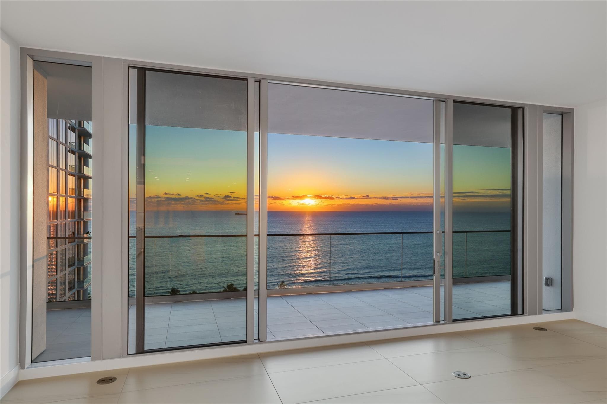 153 N Seabreeze Boulevard 1001S — photo 1