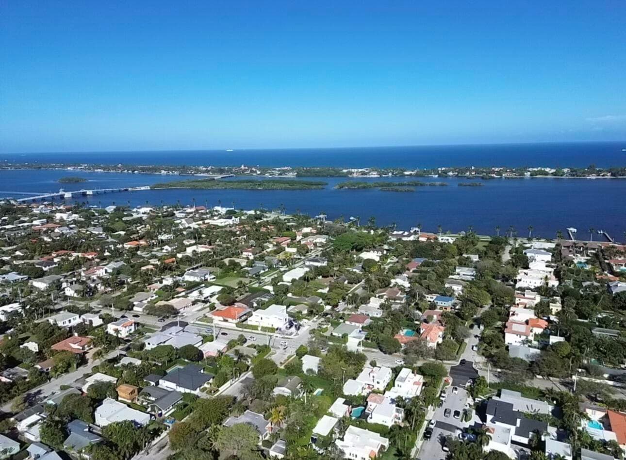 368 Plymouth Road — photo 1