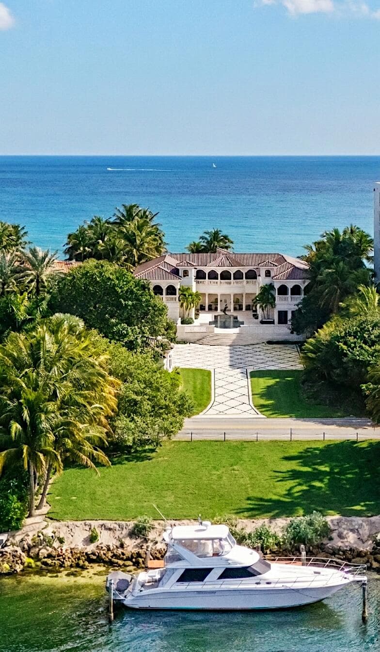 1075 Hillsboro Mile — photo 1