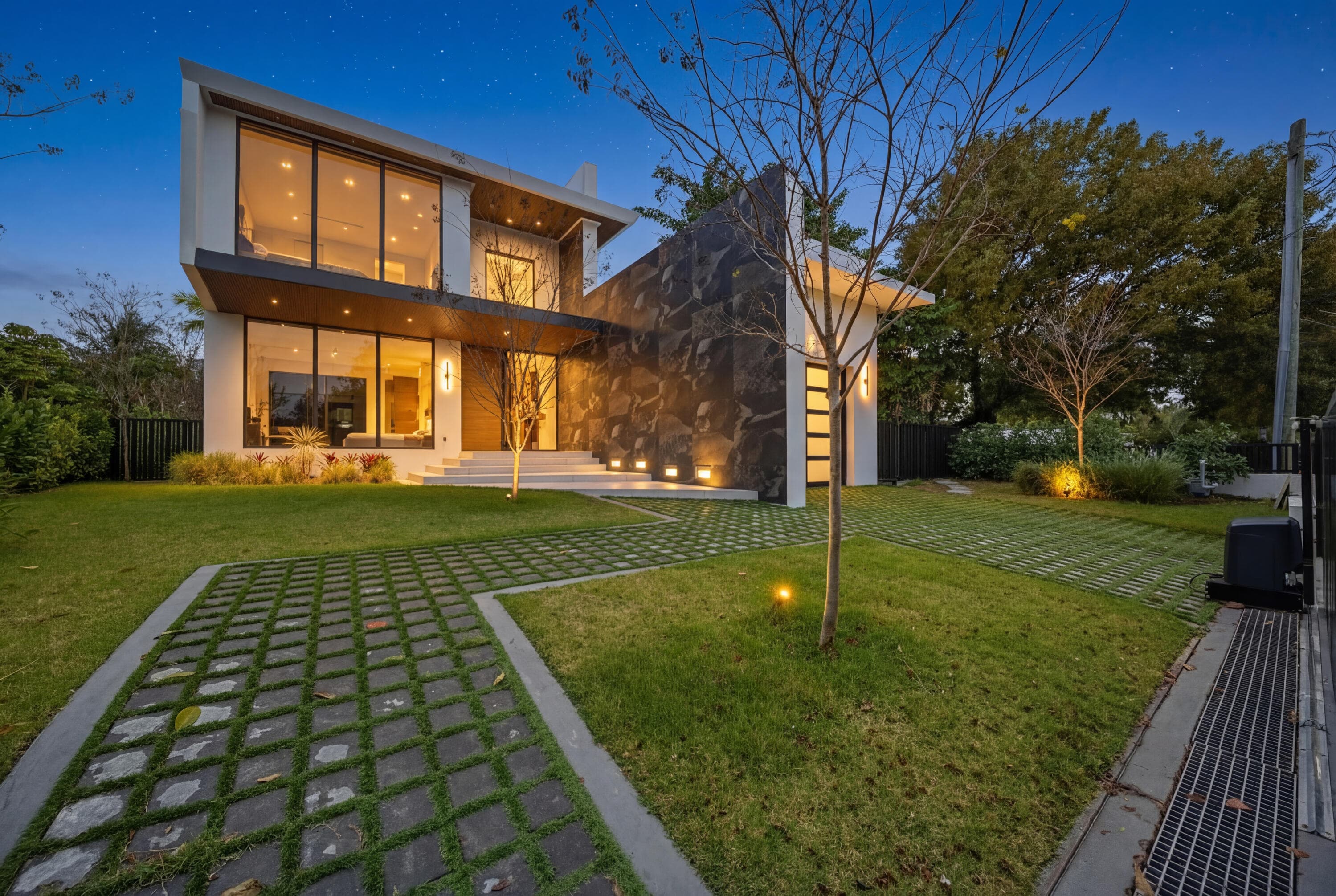 930 S Shore Drive — photo 1