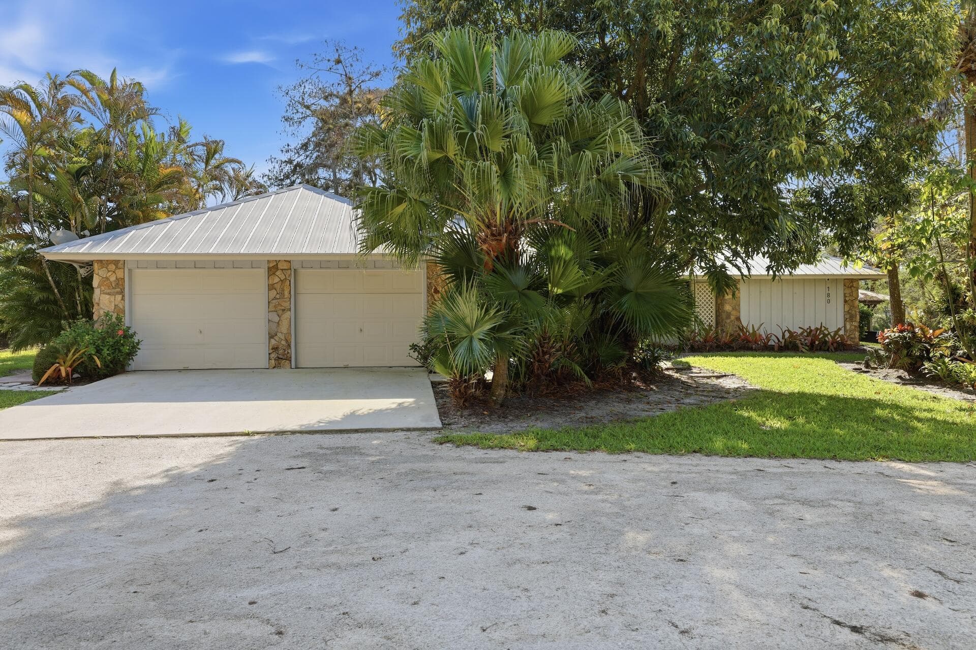 180 Elaine Road — photo 1