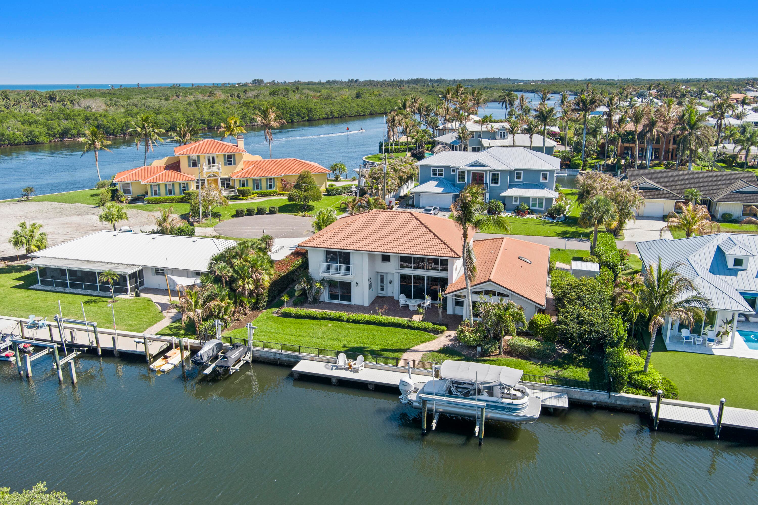 8565 SE Palm Street — photo 1