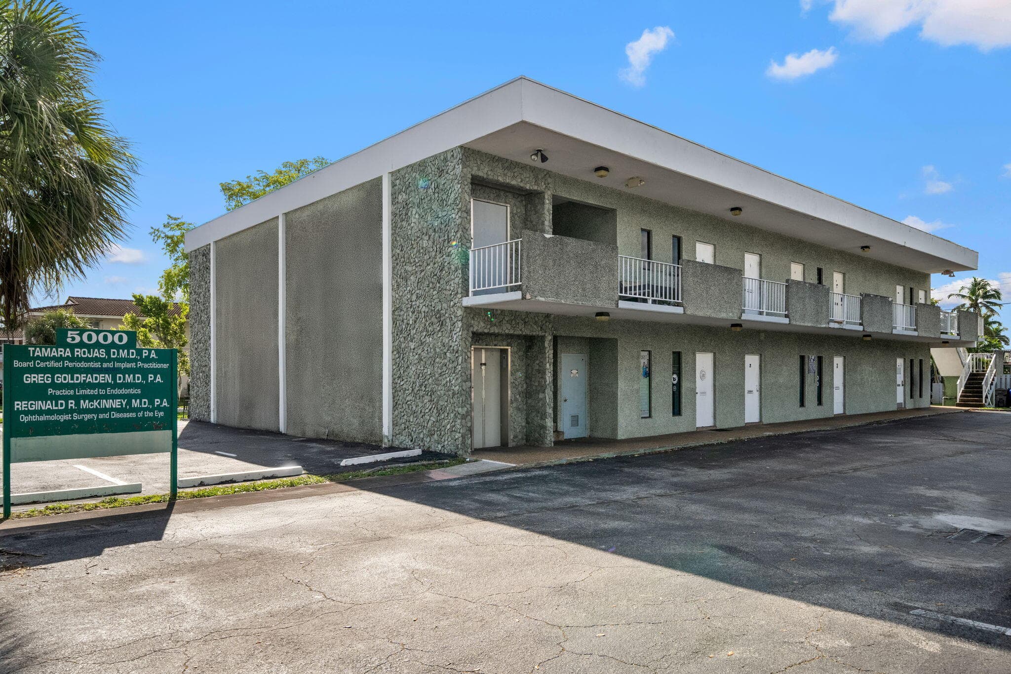 5000 Hollywood Boulevard — photo 1