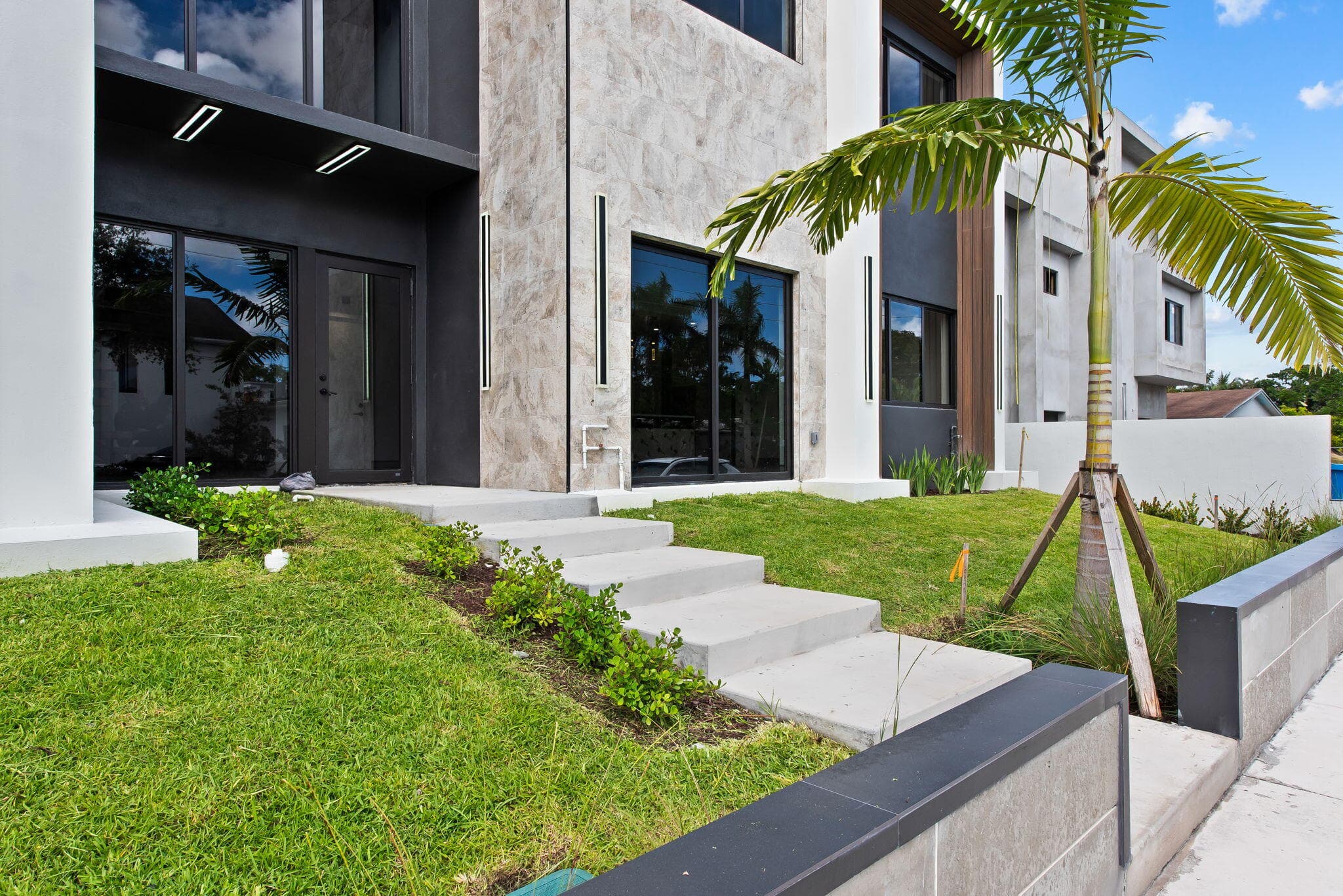 843 SW 14th Court 843 — photo 1