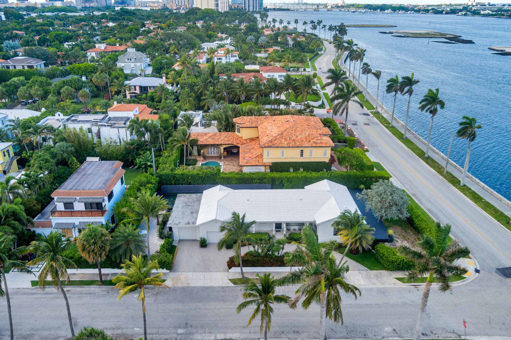 185 Almeria Road — photo 1