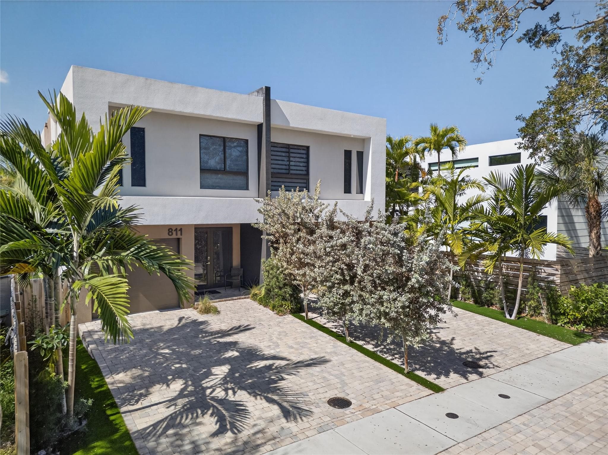 811 SW 10th Terrace — photo 1